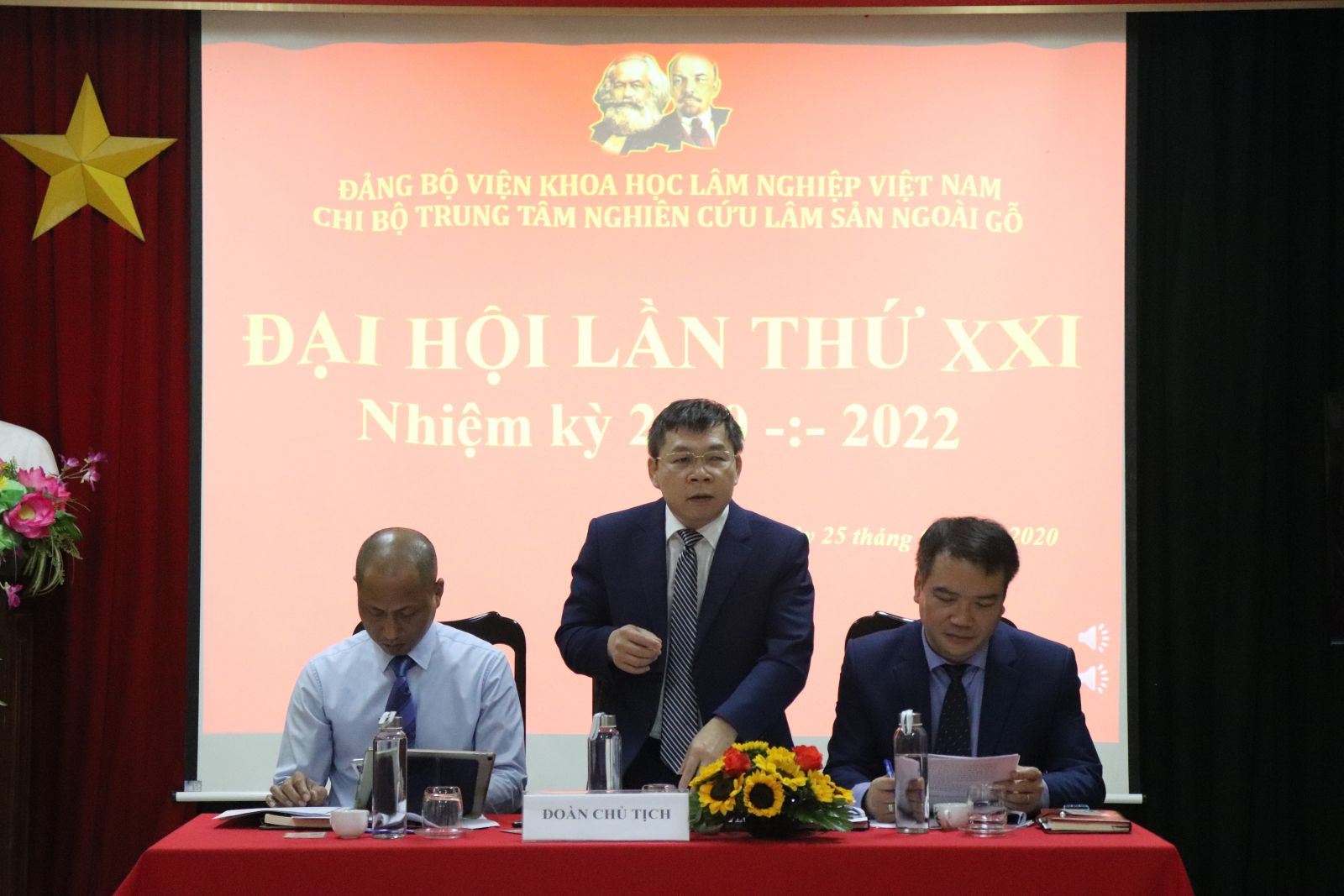 TS. Phan Văn Thắng - Giám đốc Trung tâm Nghiên cứu Lâm sản ngoài gỗ phát biểu tại buổi lễ